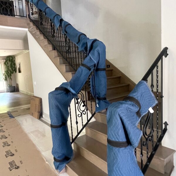 Apartment movers in Los Angeles helping residents move between apartments