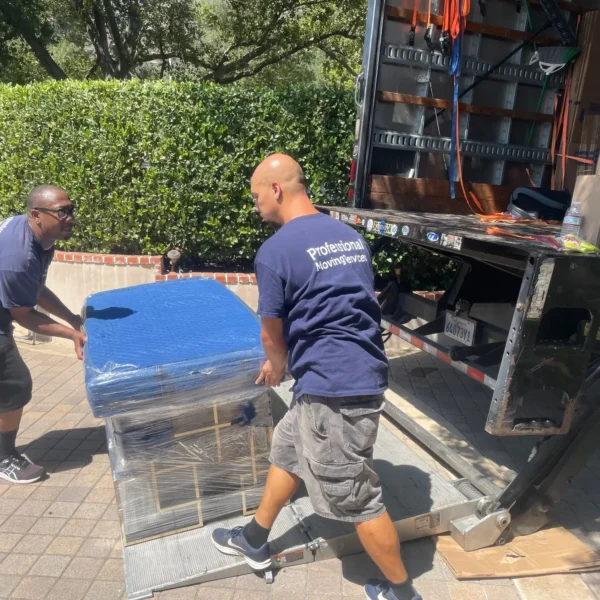Safe moving company near me helping residents move in East Los Angeles